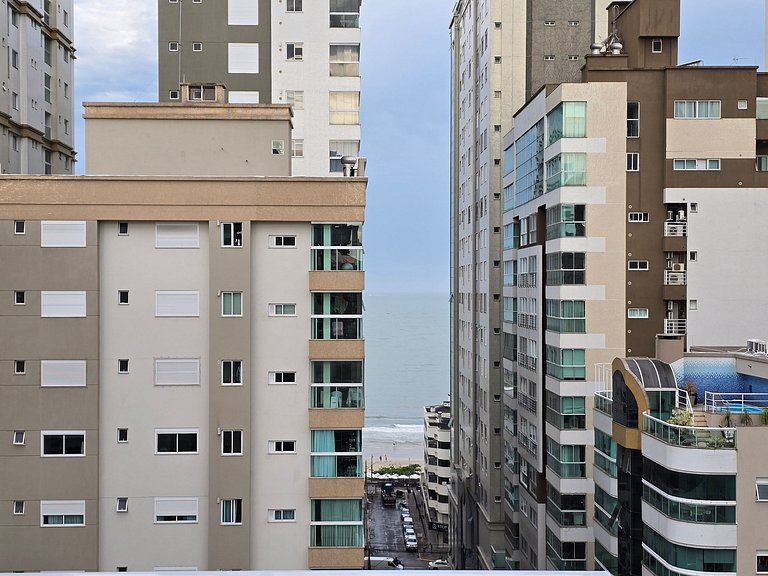 Apartamento com 3 suítes a 200 metros do mar!
