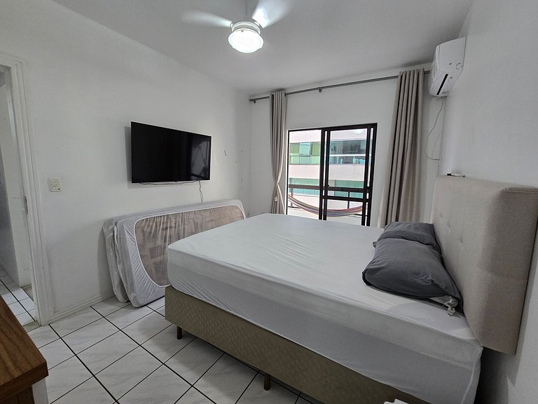 Apartamento com 1 suíte + 1 quarto a 100m do mar!