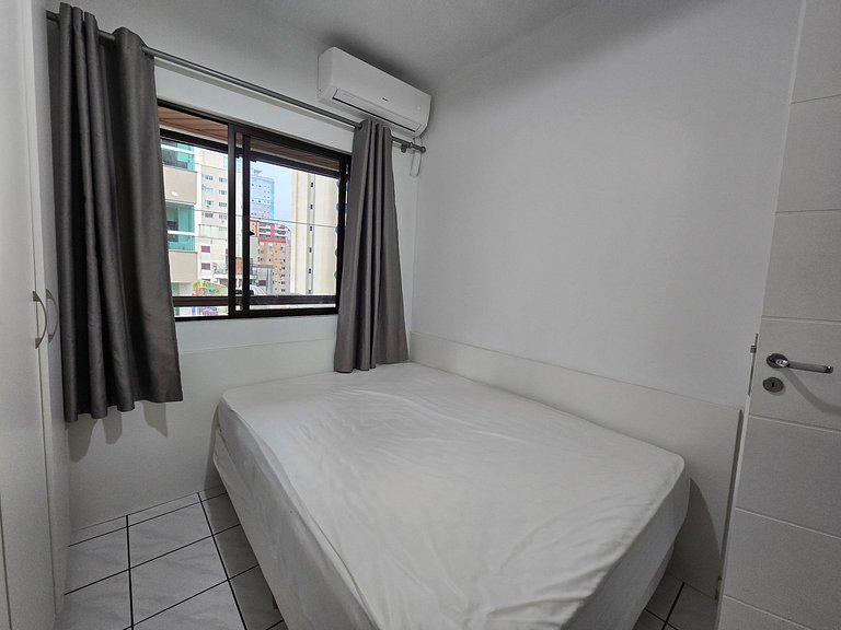 Apartamento com 1 suíte + 1 quarto a 100m do mar!