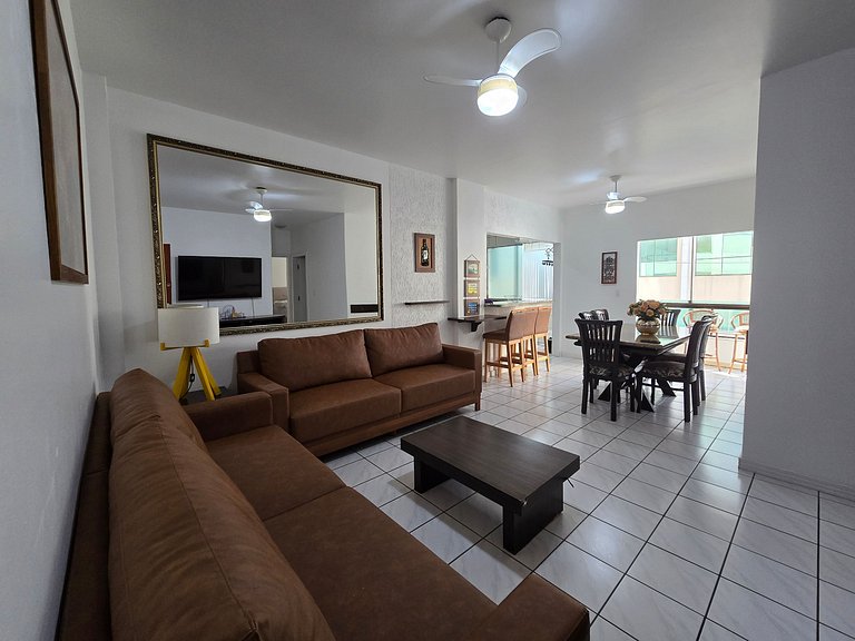 Apartamento com 1 suíte + 1 quarto a 100m do mar!