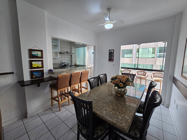 Apartamento com 1 suíte + 1 quarto a 100m do mar!