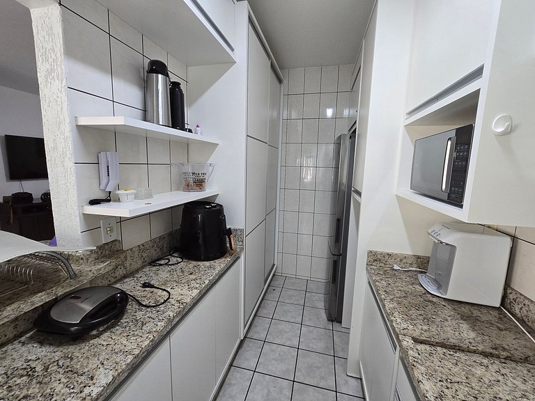 Apartamento com 1 suíte + 1 quarto a 100m do mar!