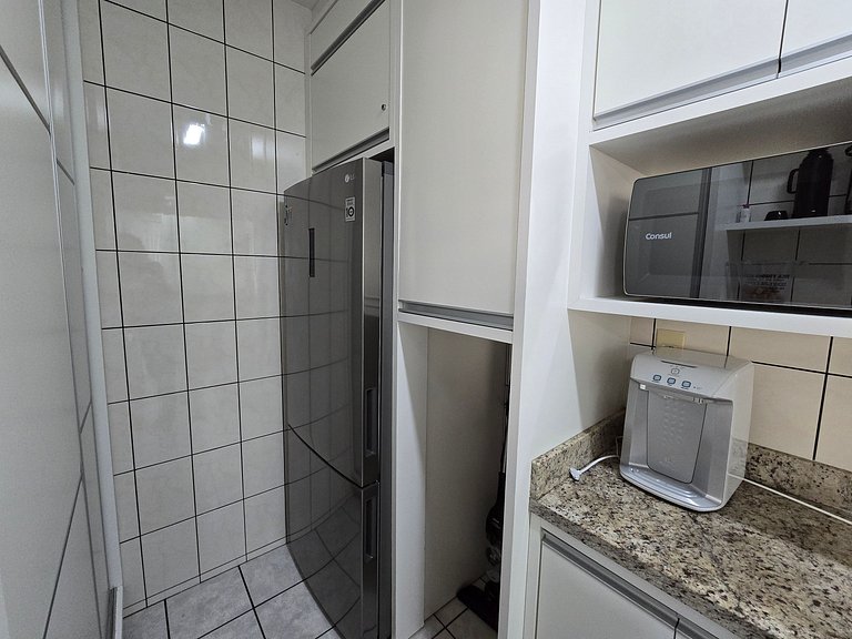 Apartamento com 1 suíte + 1 quarto a 100m do mar!
