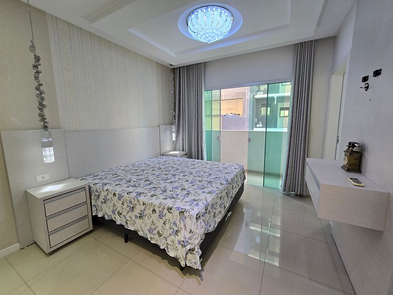 Apartamento com 2 suítes próximo ao mar!
