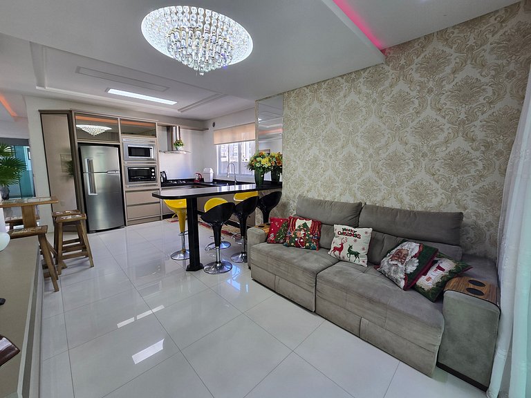 Apartamento espaçoso, moderno e acolhedor