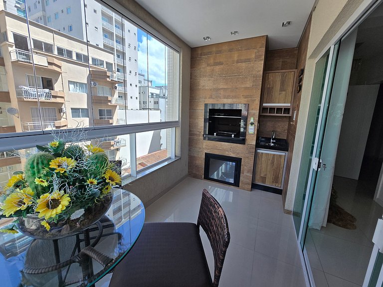 Apartamento espaçoso, moderno e acolhedor