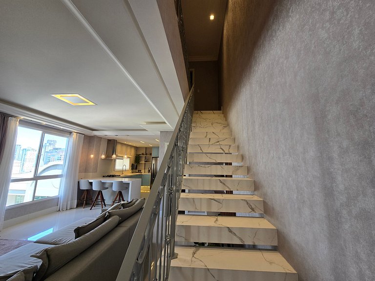 Apartamento duplex com 4 suítes!