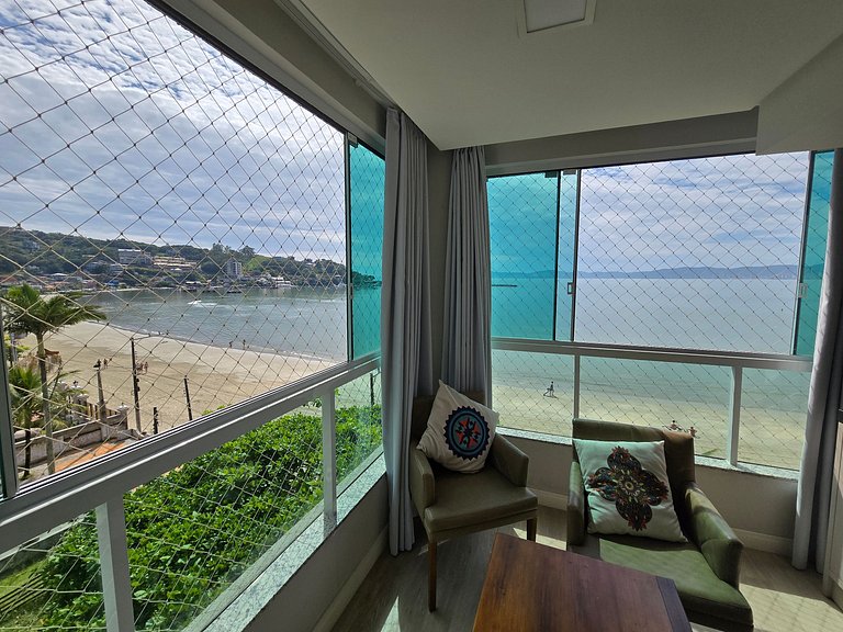 Pé na AREIA de luxo em Itapema!