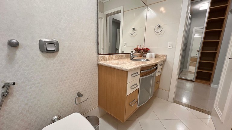 Apartamento amplo, moderno e aconchegante