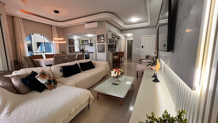 Apartamento amplo, moderno e aconchegante