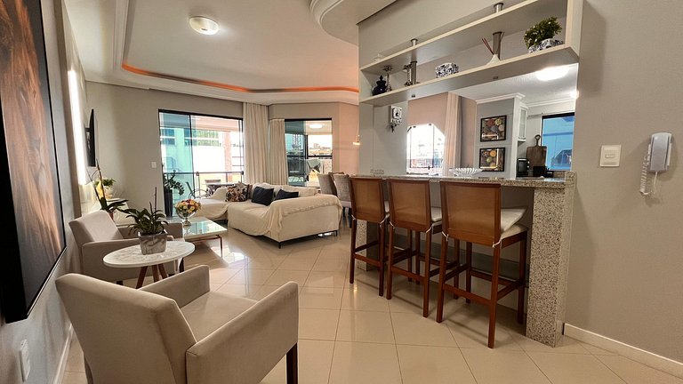 Apartamento amplo, moderno e aconchegante