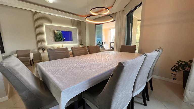 Apartamento amplo, moderno e aconchegante