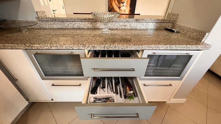 Apartamento amplo, moderno e aconchegante