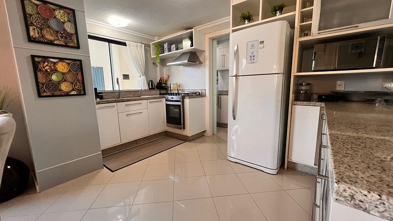 Apartamento amplo, moderno e aconchegante