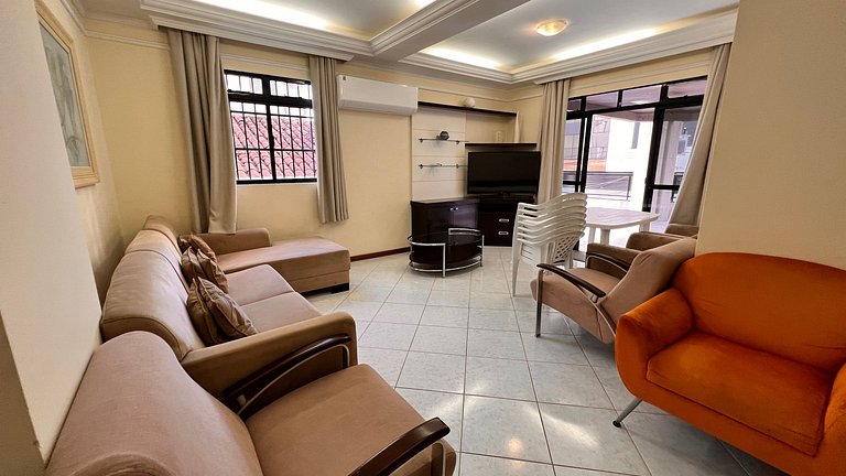 Apartamento espaçoso, moderno e acolhedor