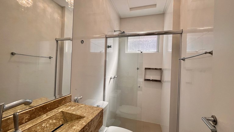 Apartamento espaçoso, moderno e acolhedor