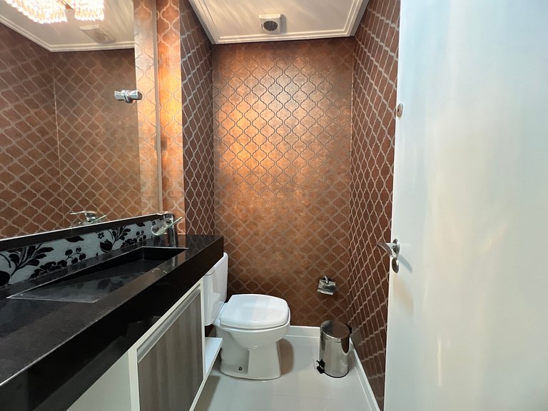 Apartamento 4 suítes a 100 m do mar!