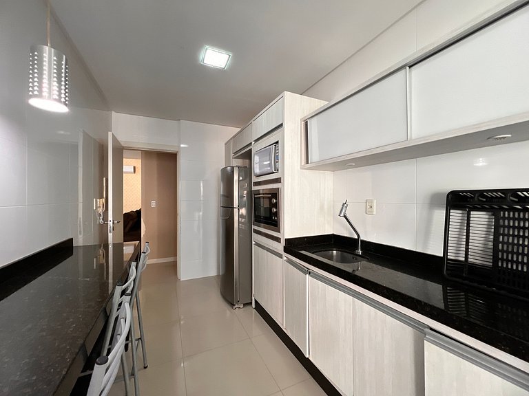 Apartamento 4 suítes a 100 m do mar!