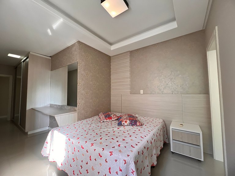 Apartamento 4 suítes a 100 m do mar!