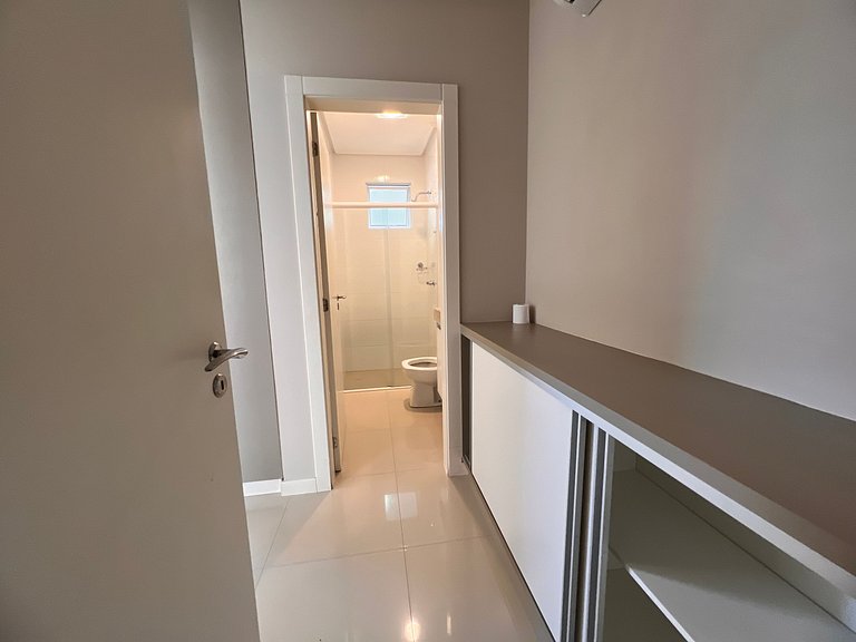Apartamento 4 suítes a 100 m do mar!