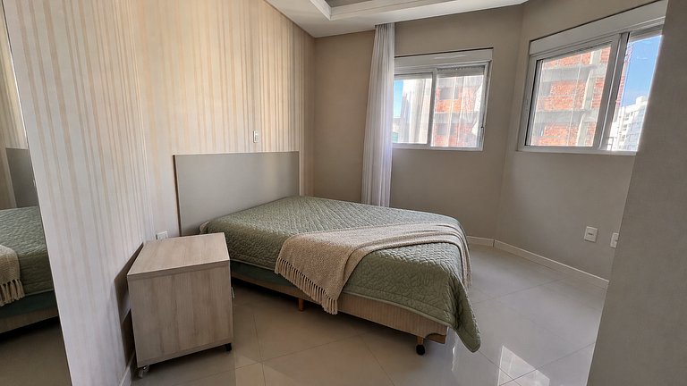 Apartamento 4 suítes a 100 m do mar!