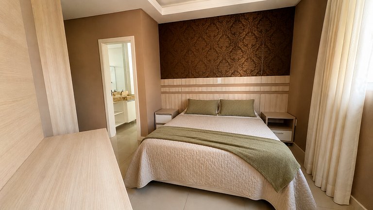 Apartamento 4 suítes a 100 m do mar!