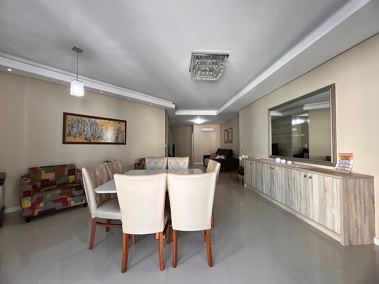 Apartamento 4 suítes a 100 m do mar!