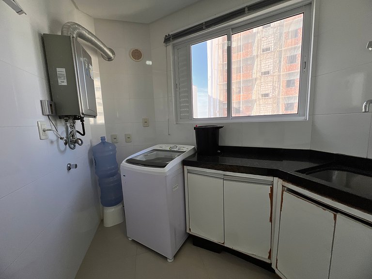 Apartamento 4 suítes a 100 m do mar!