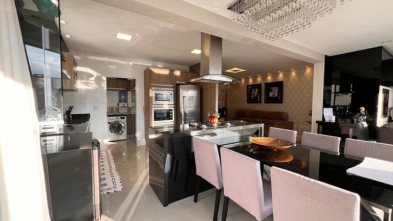 Apartamento com 3 suítes a 70 metros do mar!