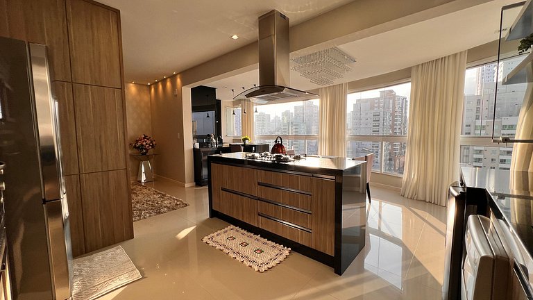 Apartamento com 3 suítes a 70 metros do mar!