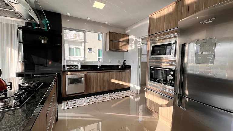 Apartamento com 3 suítes a 70 metros do mar!