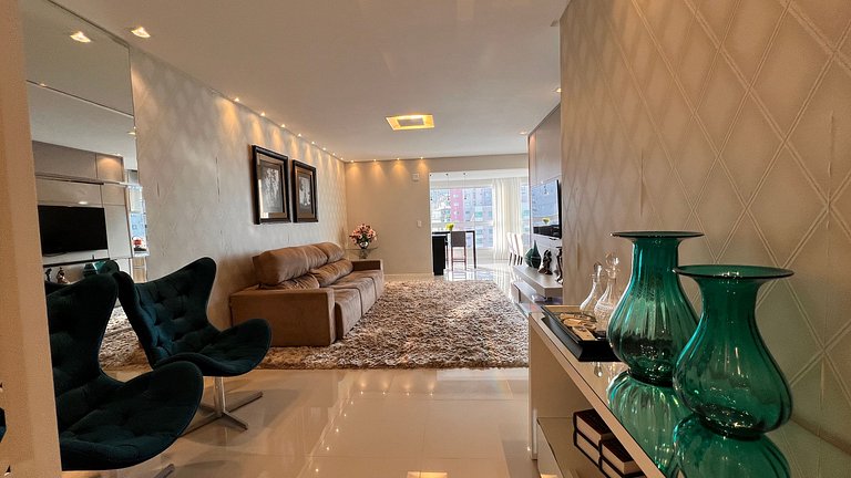 Apartamento com 3 suítes a 70 metros do mar!