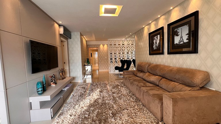 Apartamento com 3 suítes a 70 metros do mar!