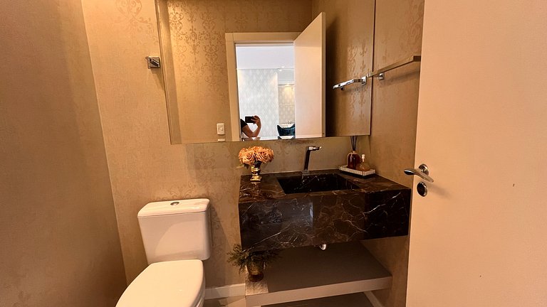 Apartamento com 3 suítes a 70 metros do mar!