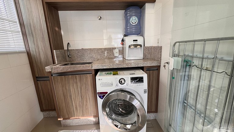 Apartamento com 3 suítes a 70 metros do mar!