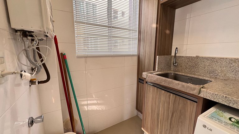 Apartamento com 3 suítes a 70 metros do mar!