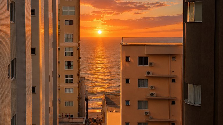 Apartamento com 3 suítes a 70 metros do mar!