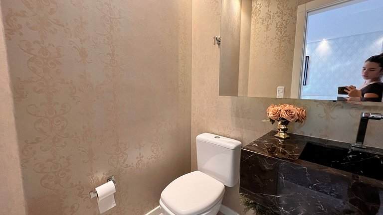 Apartamento com 3 suítes a 70 metros do mar!