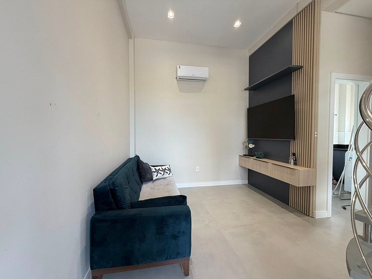 Apto com 2 suites, a 200 mts do mar