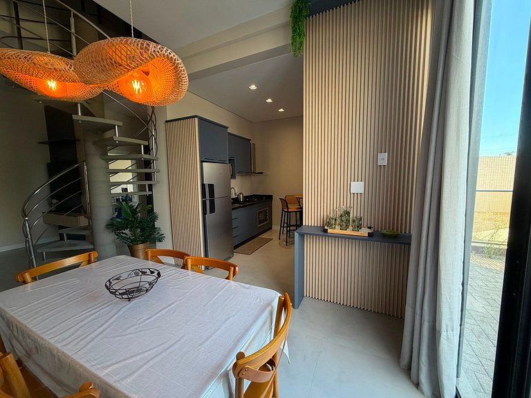 Apto com 2 suites, a 200 mts do mar