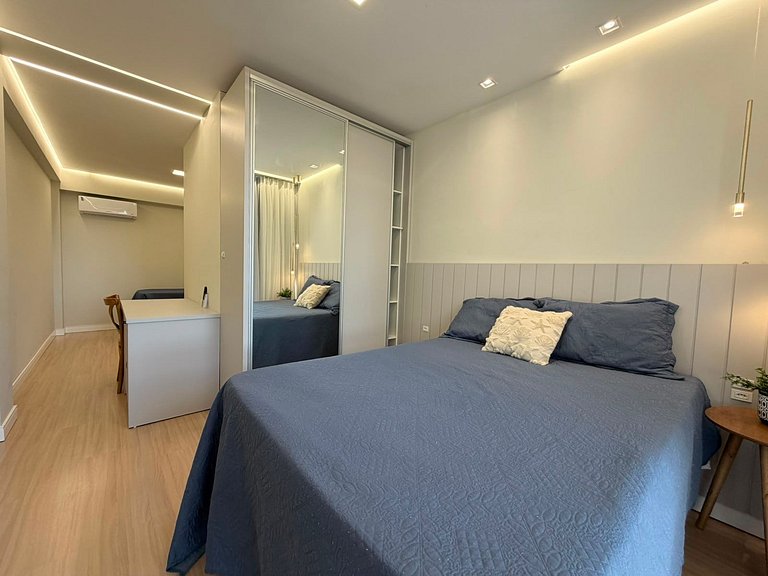 Apto com 2 suites, a 200 mts do mar