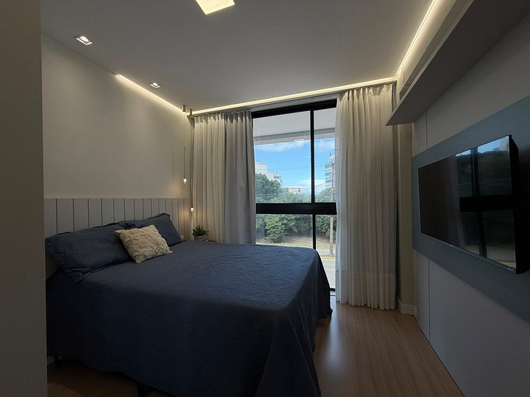 Apto com 2 suites, a 200 mts do mar