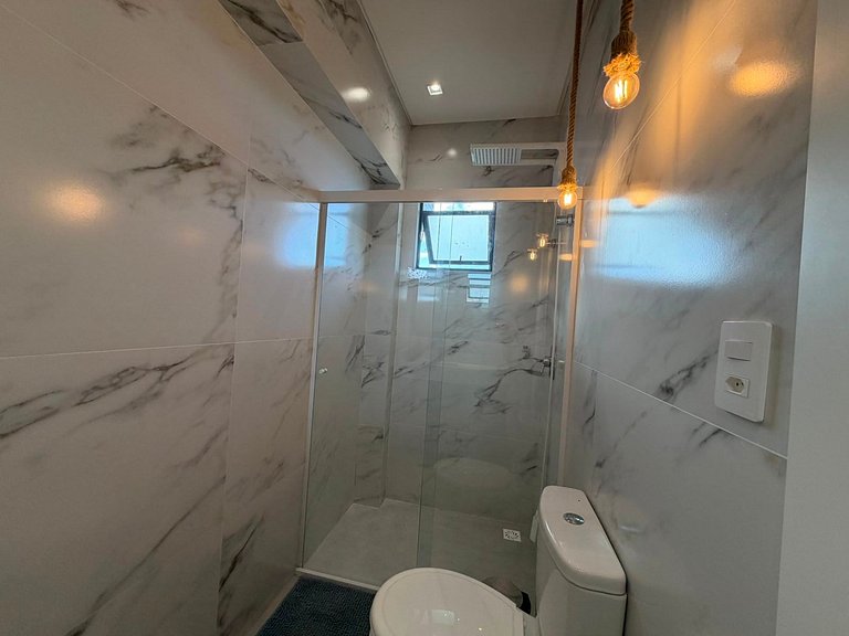 Apto com 2 suites, a 200 mts do mar