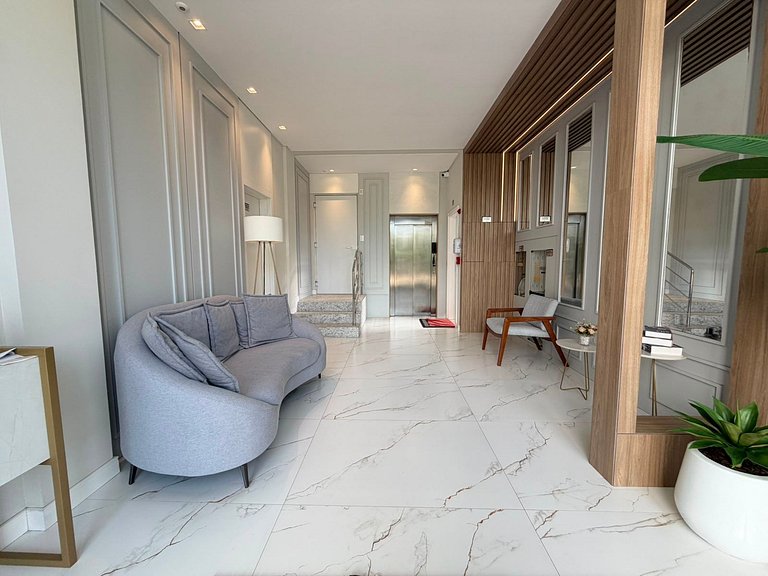 Apto com 2 suites, a 200 mts do mar