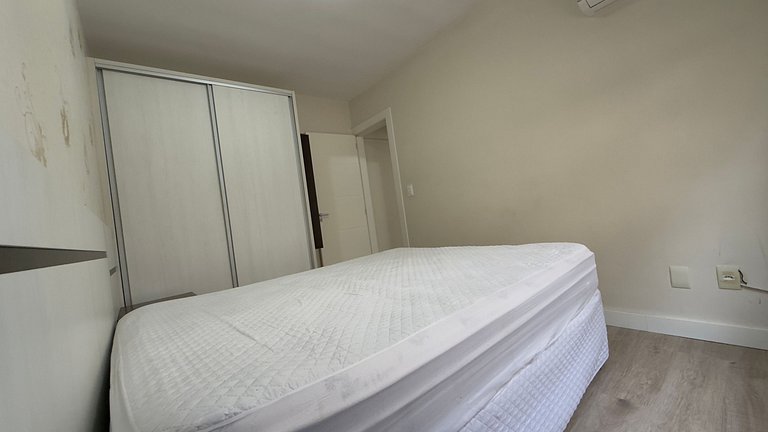 Apartamento Frente Mar em Meia Praia.