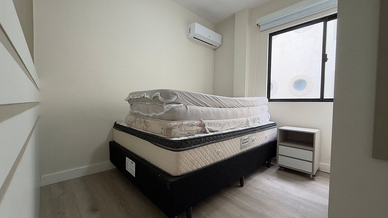 Apartamento Frente Mar em Meia Praia.