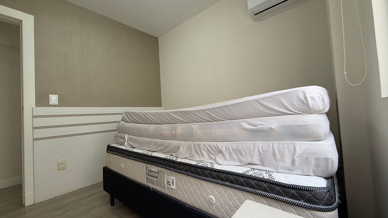 Apartamento Frente Mar em Meia Praia.
