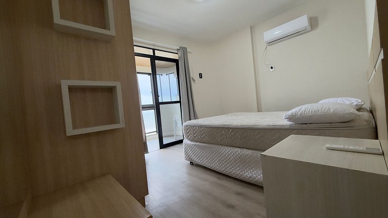 Apartamento Frente Mar em Meia Praia.