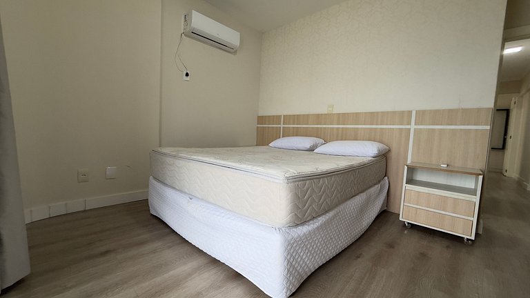 Apartamento Frente Mar em Meia Praia.