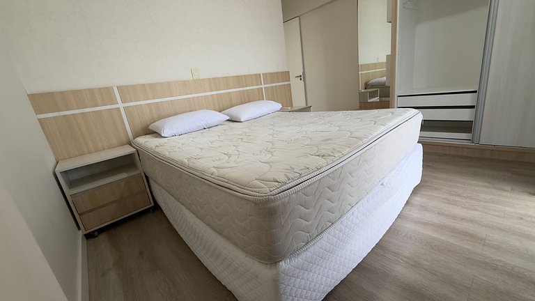 Apartamento Frente Mar em Meia Praia.